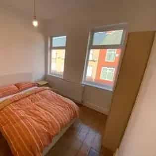 2 Bed House 44m² Manchester - Available March