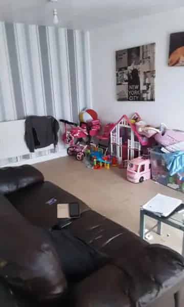 1 Bedroom Ground Floor Flat with Garden and Driveway