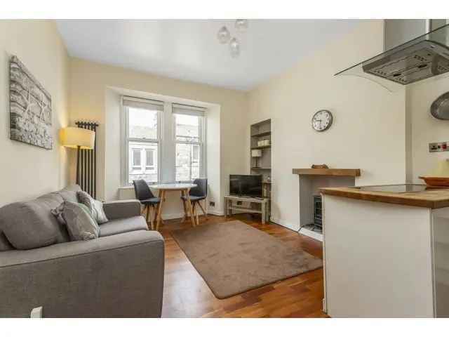 1 Bedroom Flat for Sale Top Floor East End