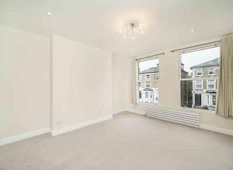 Refurbished One Bedroom Apartment Near Ealing Broadway Station