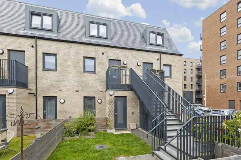 2 Bedroom Flat for Sale in Leith