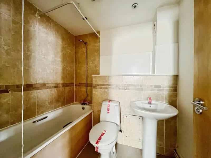 2 Bed Flat for Sale Folkestone - 431 sq ft - Near Harbour