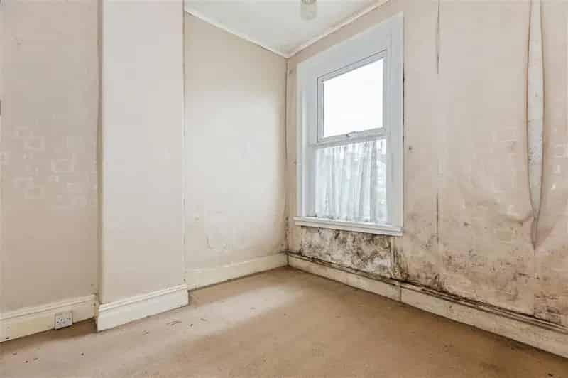 3 Bedroom House Manselton Auction July 29th