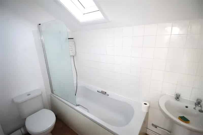 1 Bedroom Studio House to Rent Near Preston Park Station