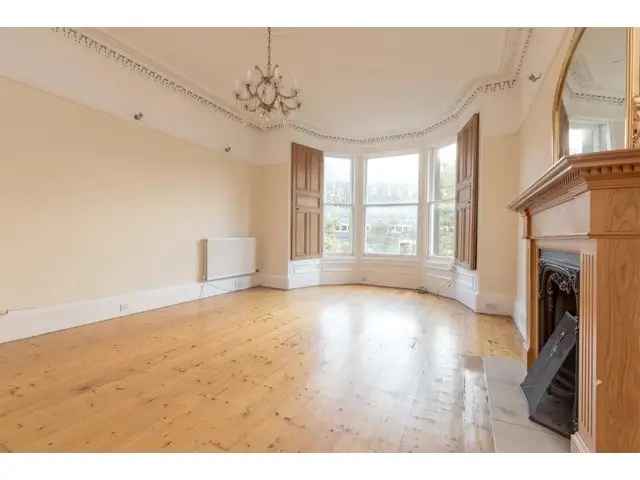 3 bedroom flat  for sale