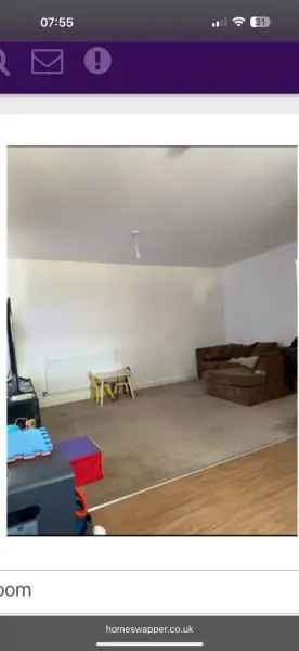 Spacious 2-Bed Flat Near Communal Garden