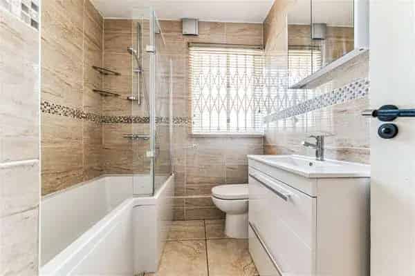 Ground Floor Flat 800 sq ft South Facing Garden 3 Bedrooms