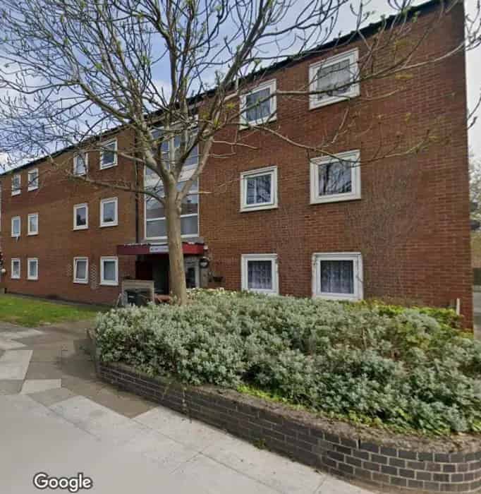 2 Bed Ground Floor Flat Hoylake No Deposit Pets Allowed
