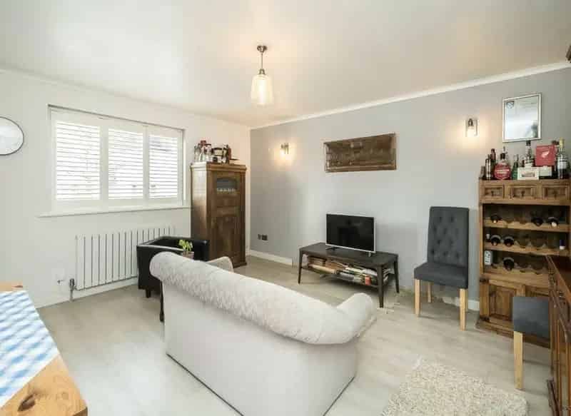 1 Bedroom Flat Near South Ealing and Ealing Broadway Stations