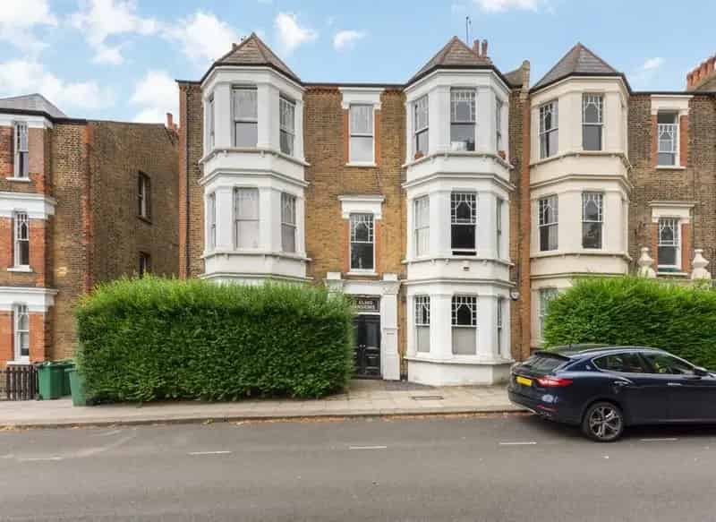 3 Double Bedroom Flat with Communal Gardens near West Hampstead