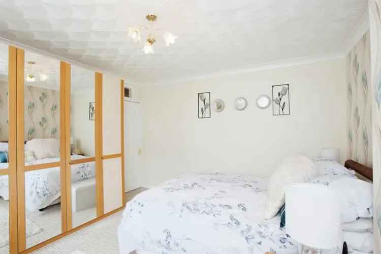 3 Bedroom Terraced House Near Amenities and Schools