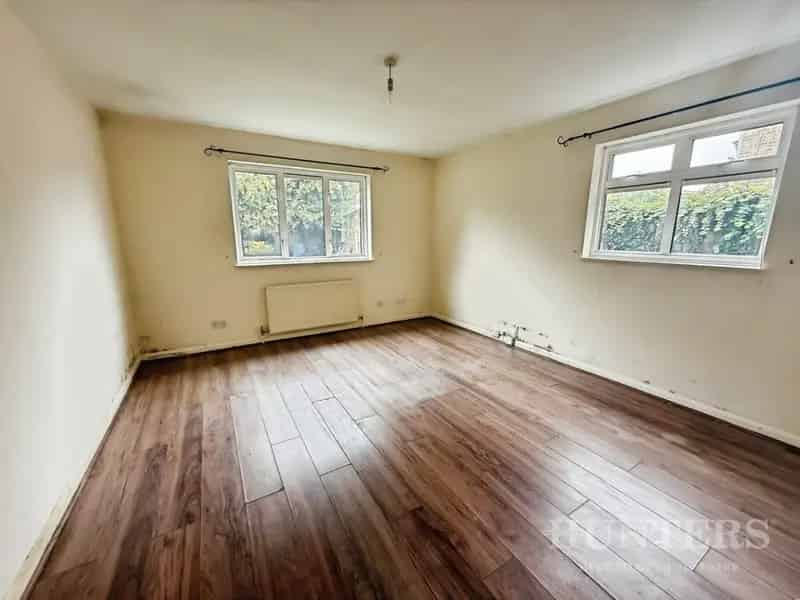 1 bedroom Flat
 To Let 
Total Size: 357 SQ FT