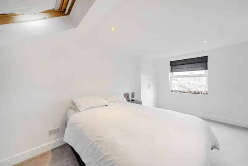 1047 Sq Ft Two Bedroom Period Conversion with Roof Terrace