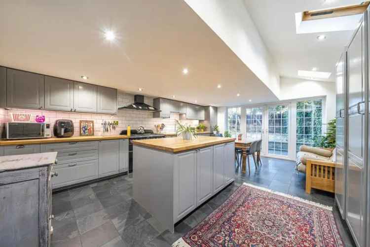 Victorian Terrace Family Home near Lordship Lane