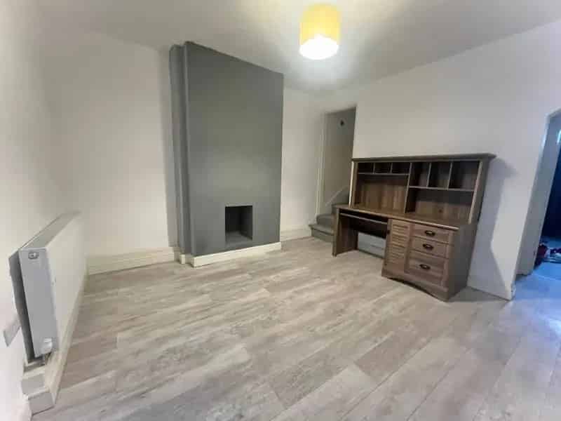 Three Bedroom Terrace House Near Hucknall Town Centre