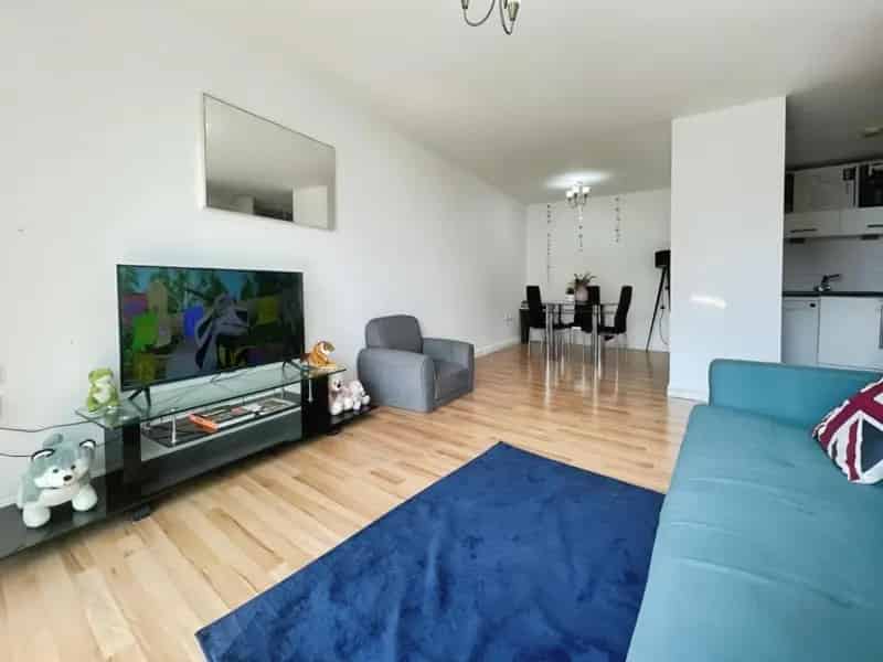 2 bed flat for sale