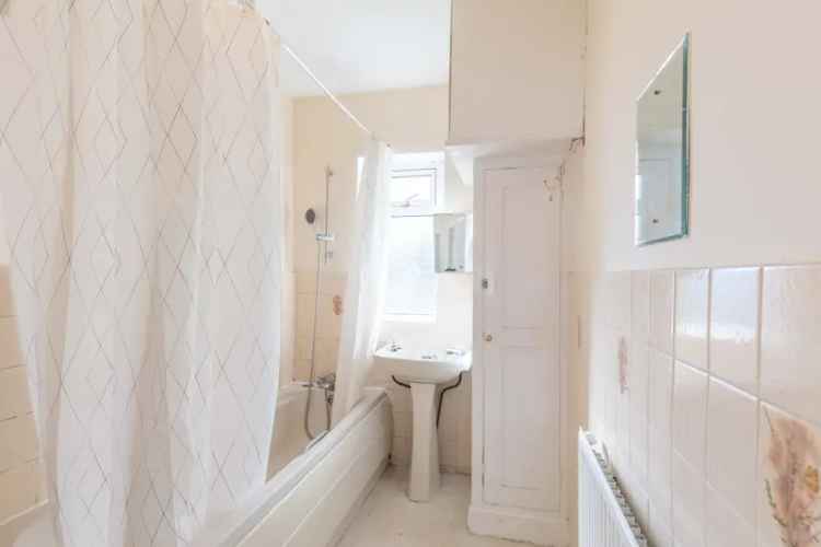 3 Bedroom Semi Detached House to Rent Near Headingly Station