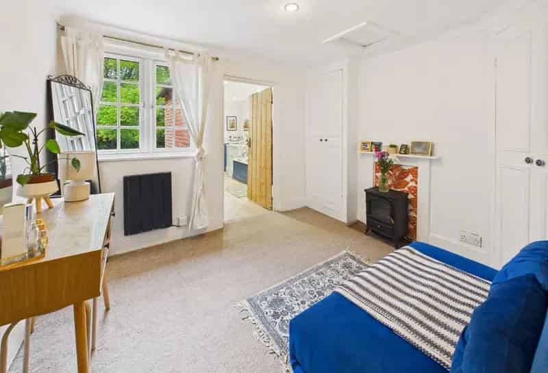 2 bed house for sale