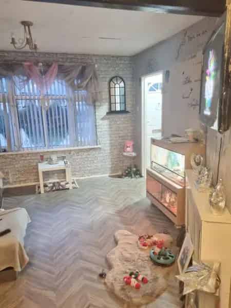 4 Bedroom House Large Garden Outbuildings Ample Parking Close Schools