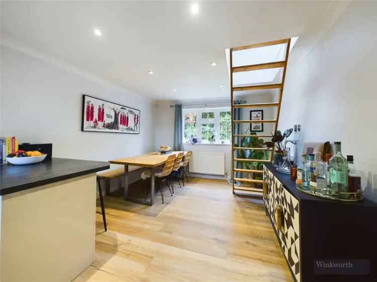 2 bedroom flat/apartment in Esher