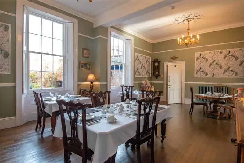 7 Bedroom B&B Brigg - Grade II Listed Home