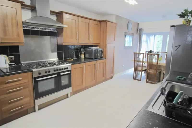 5 Bedroom Semi-Detached House for Sale