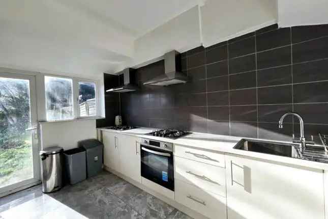 Town house to rent in Dealtry Road, Putney, London SW15