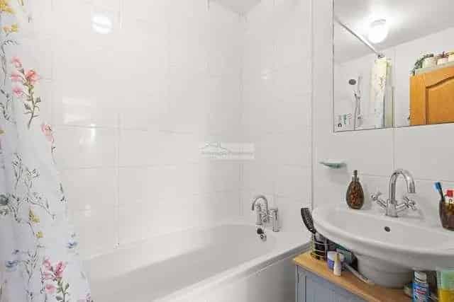 2 Bed Flat for Sale near Ealing Broadway
