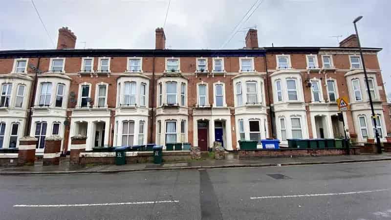 City Centre Studio Apartment - Fully Furnished