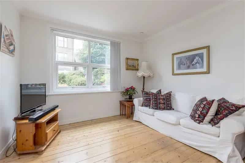 2 Bed Flat Lower Villa Corstorphine Private Garden