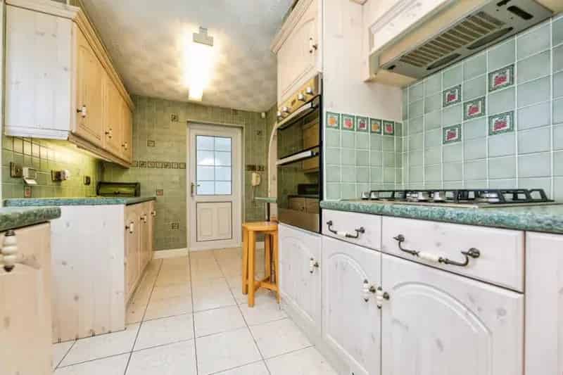 2 bed house for sale