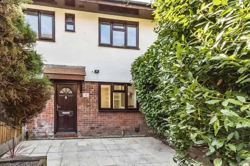3 Bedroom Mid Terrace House Salford M3 Available Now