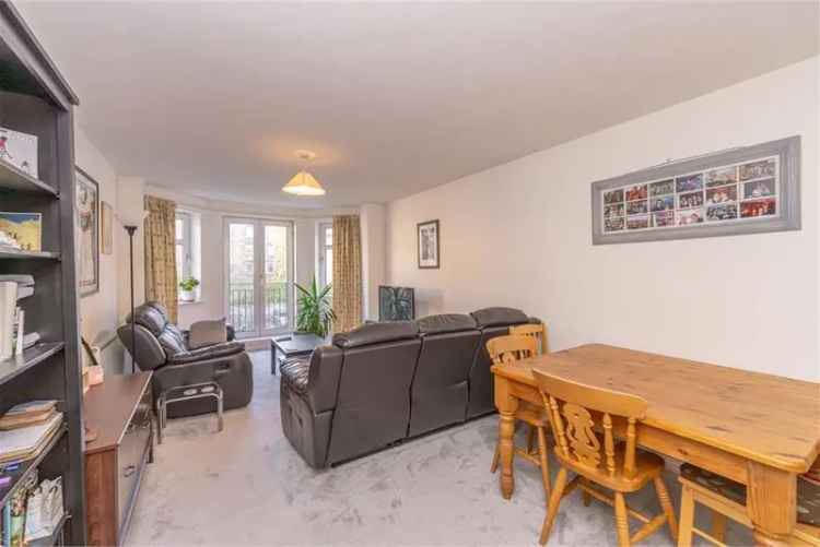 2 Bed Flat - Second Floor with 1 Reception Room