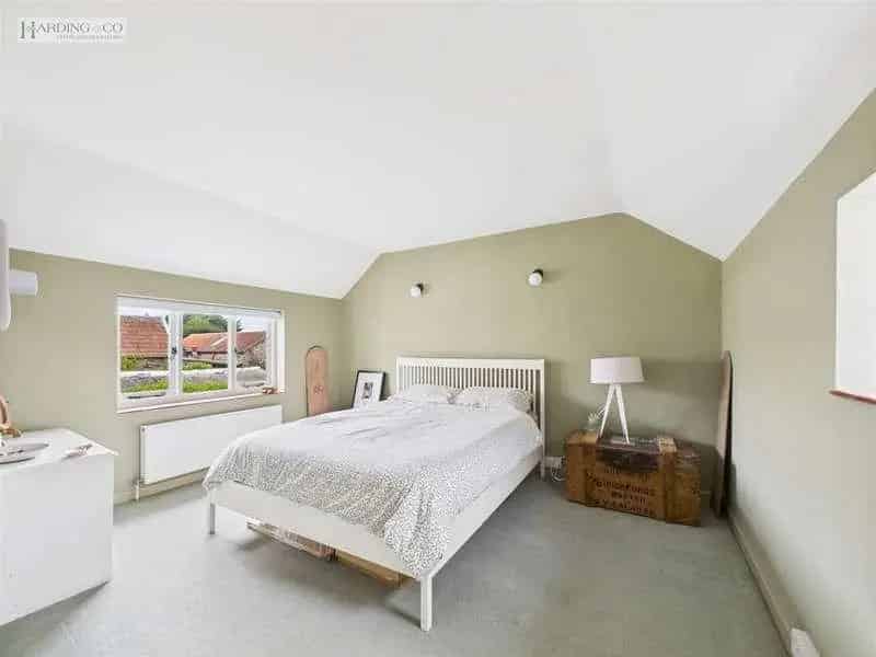 4 Bed House for Sale in Village Location