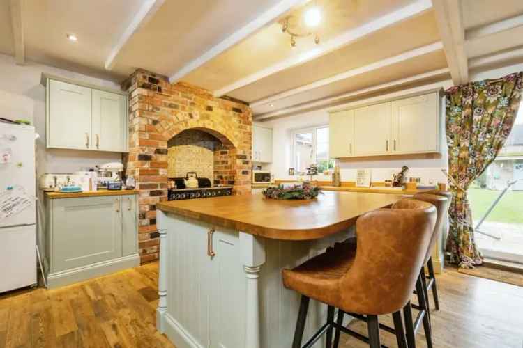 Spacious 4-Bedroom Detached Bungalow in Metheringham