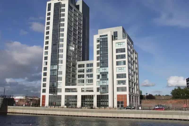 Luxury Waterfront Apartment City Centre