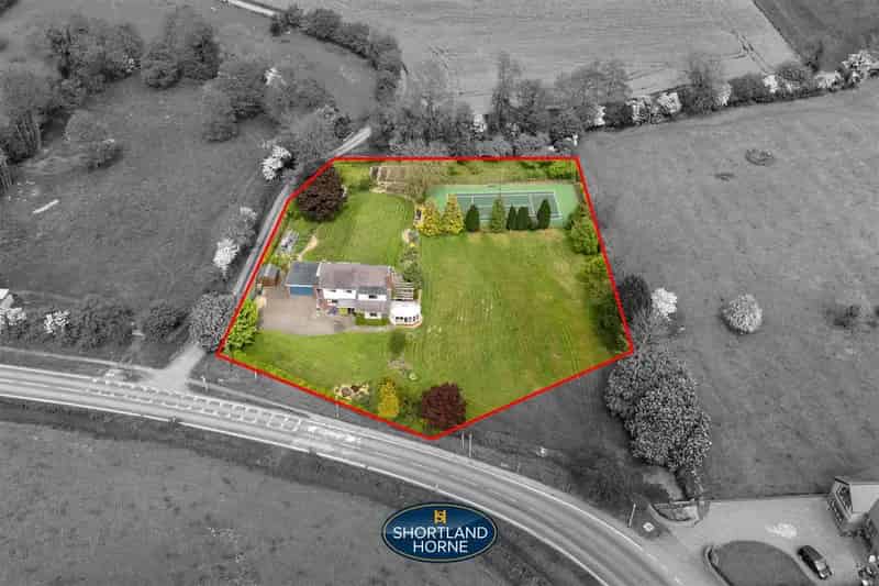 4 Bedroom Detached House with Orchard and Tennis Court