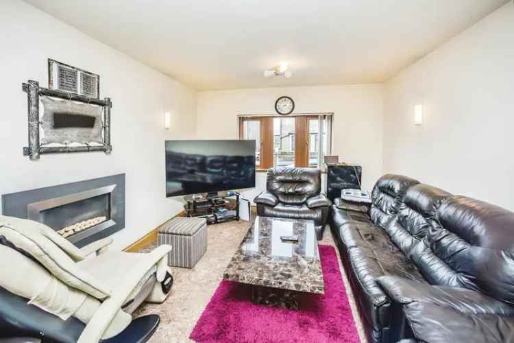 Seven Bedroom Detached House Halifax Family Home Double Garage