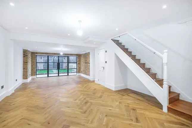 Terraced House for Sale in Newington Green N1