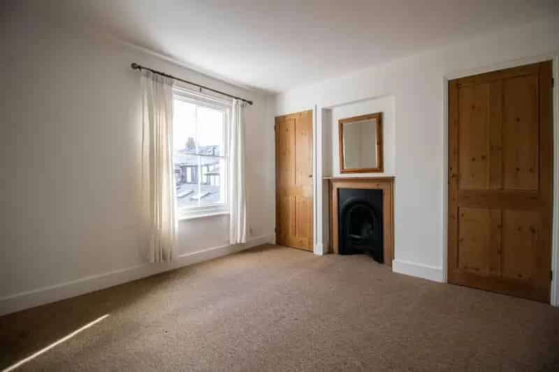 2 Bedroom Victorian Terraced House for Sale in Petersfield