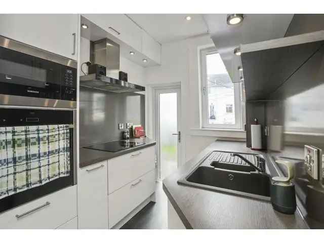 2 Bedroom Flat for Sale in Willowbrae