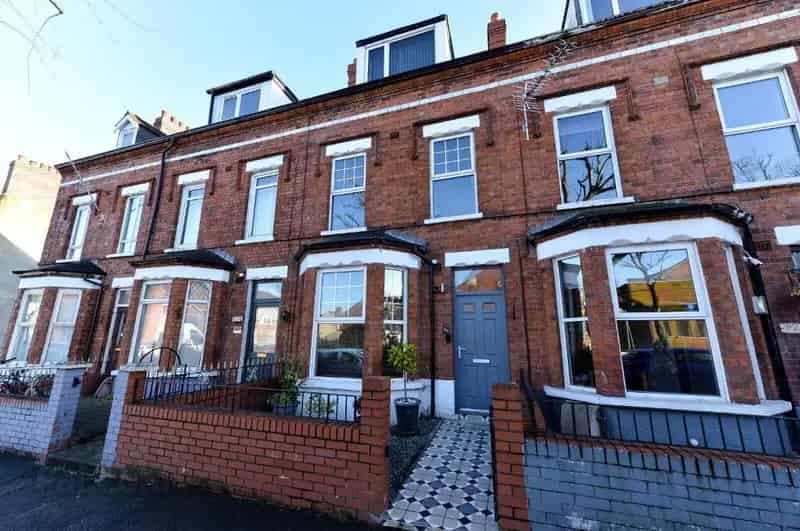 3 Bed Mid Terrace House - Modern Kitchen & 2 Reception Rooms