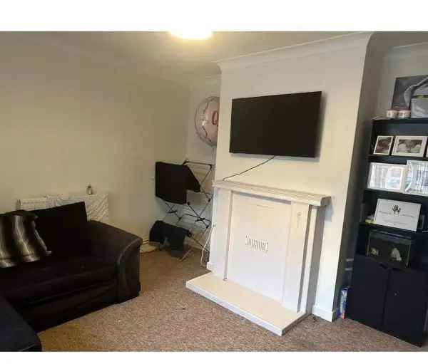 2 Bedroom Maisonette in Goring with Private Garden