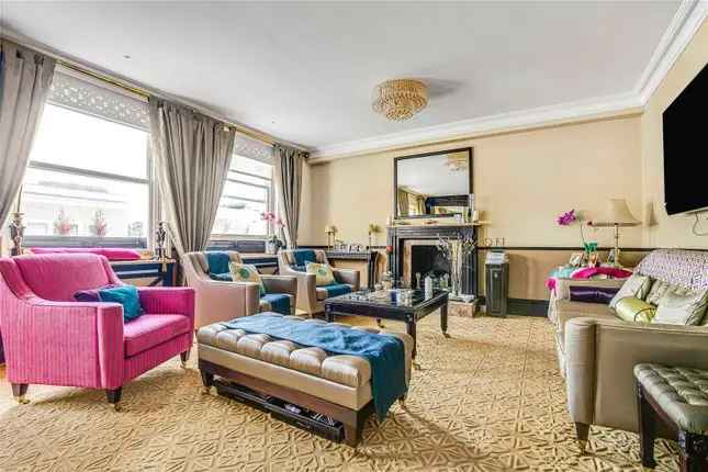 Maisonette for sale in Queen's Gate Place, South Kensington, London SW7