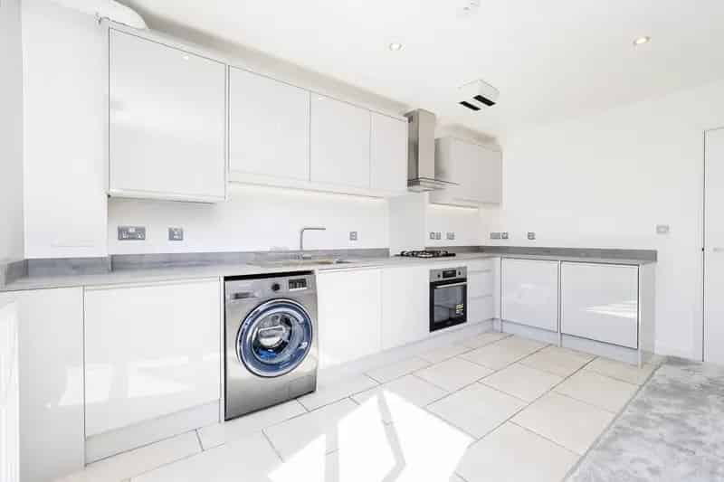 Two Double Bedroom Apartment with Allocated Parking