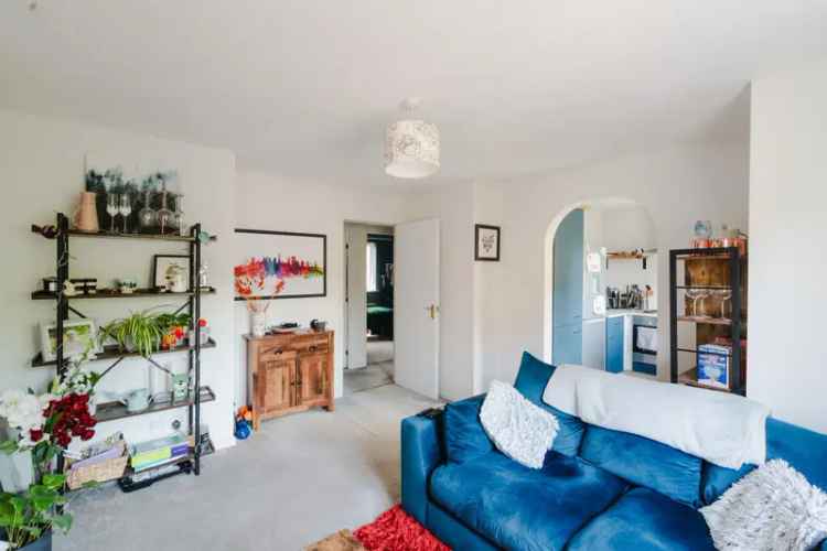 2 Bedroom Flat for Sale near River Avon