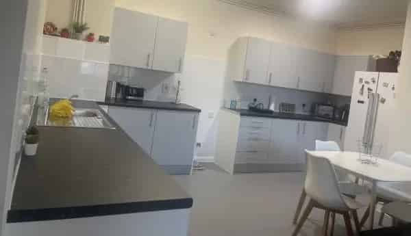 Huge 3-Bedroom Flat Large Living Room Open Plan Kitchen