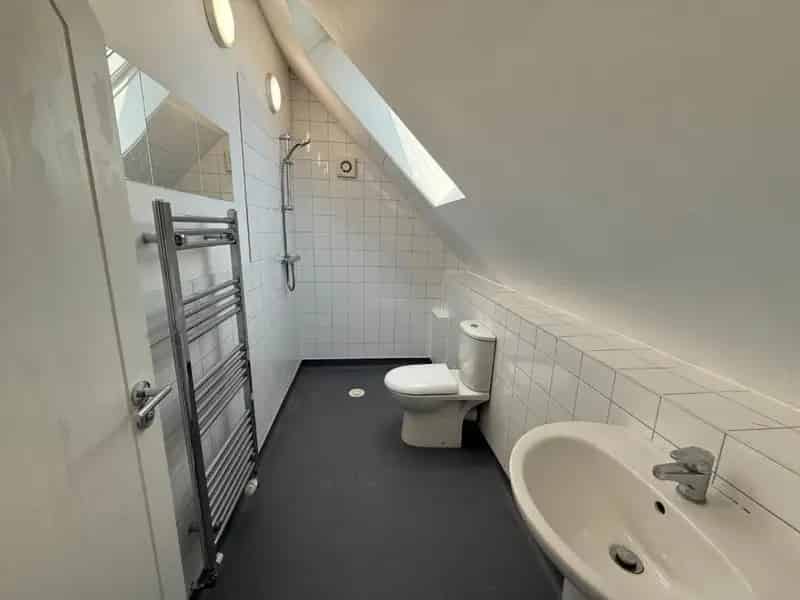 1 Bedroom Flat St George Modern Wet Room Fully Fitted Kitchen