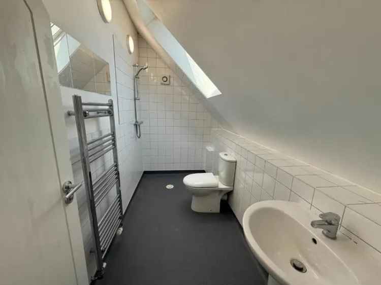 1 Bedroom Flat St George Modern Wet Room Fully Fitted Kitchen