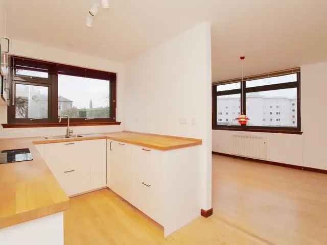 3 bedroom flat  for sale